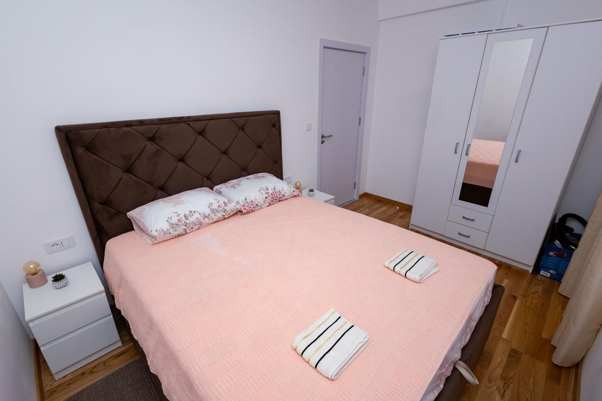 Elegant Escape Podgorica Apartment Ngoại thất bức ảnh