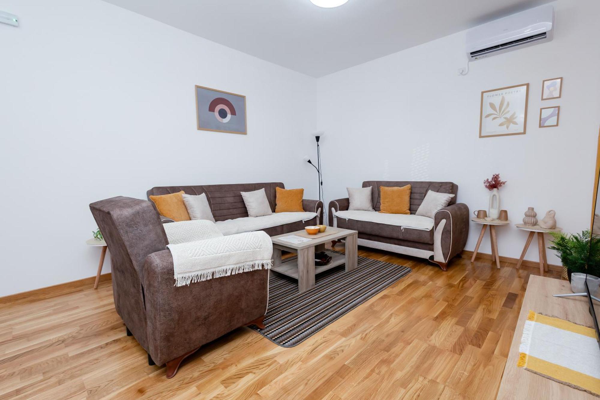Elegant Escape Podgorica Apartment Ngoại thất bức ảnh